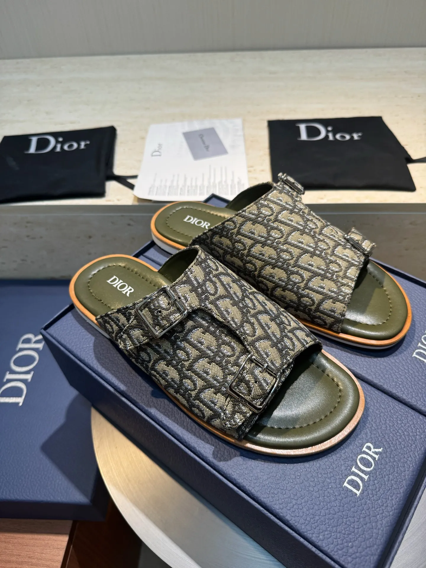 Men's Men's Shoes 💰380 [New Style] 🐝🐝Made in Dongguan. Purchasing-grade top version (Dior) Alia men's leather slippers. This Alias ​​sandal is a new summer product, showing a casual and elegant style. Carefully crafted with grained cow leather, Oblque printed fabric, and cowhide lining! Cross-strap design with metal-clad brass CD Diamnd logo. The imported cowhide leather and rubber soles add sophistication and comfort, and are decorated with Obliue print-effect non-slip panels for added style! -Suitable for outdoor drivers driving shoes🚗. -Size: 39-44 (38.45 customized).
